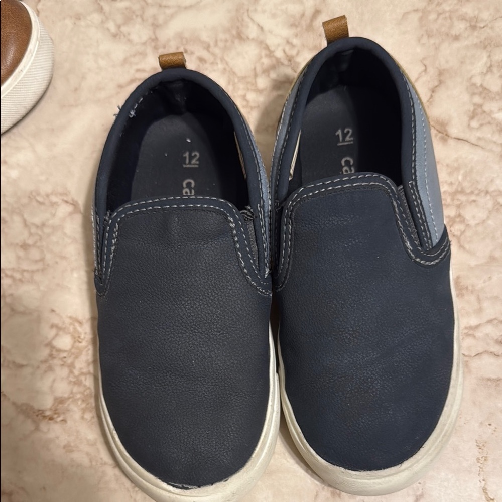 Previously loved toddler boys size 12 dress shoes OshKosh B’gosh and Carter’s - Picture 4 of 6